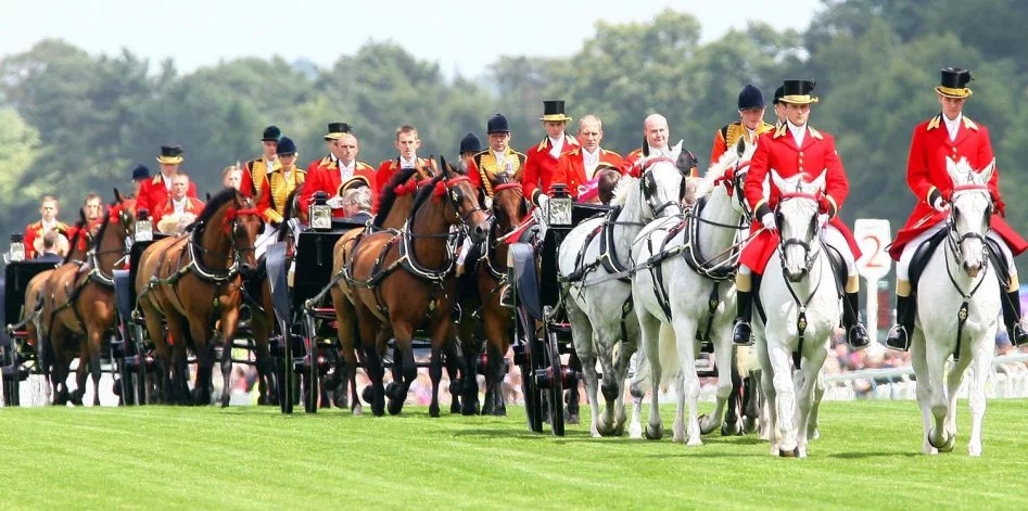 Great britain customs. Ипподром Британии. Grand National Horse Race в Британии. Скачки в Великобритании. Национальные гонки на лошадях в Великобритании.