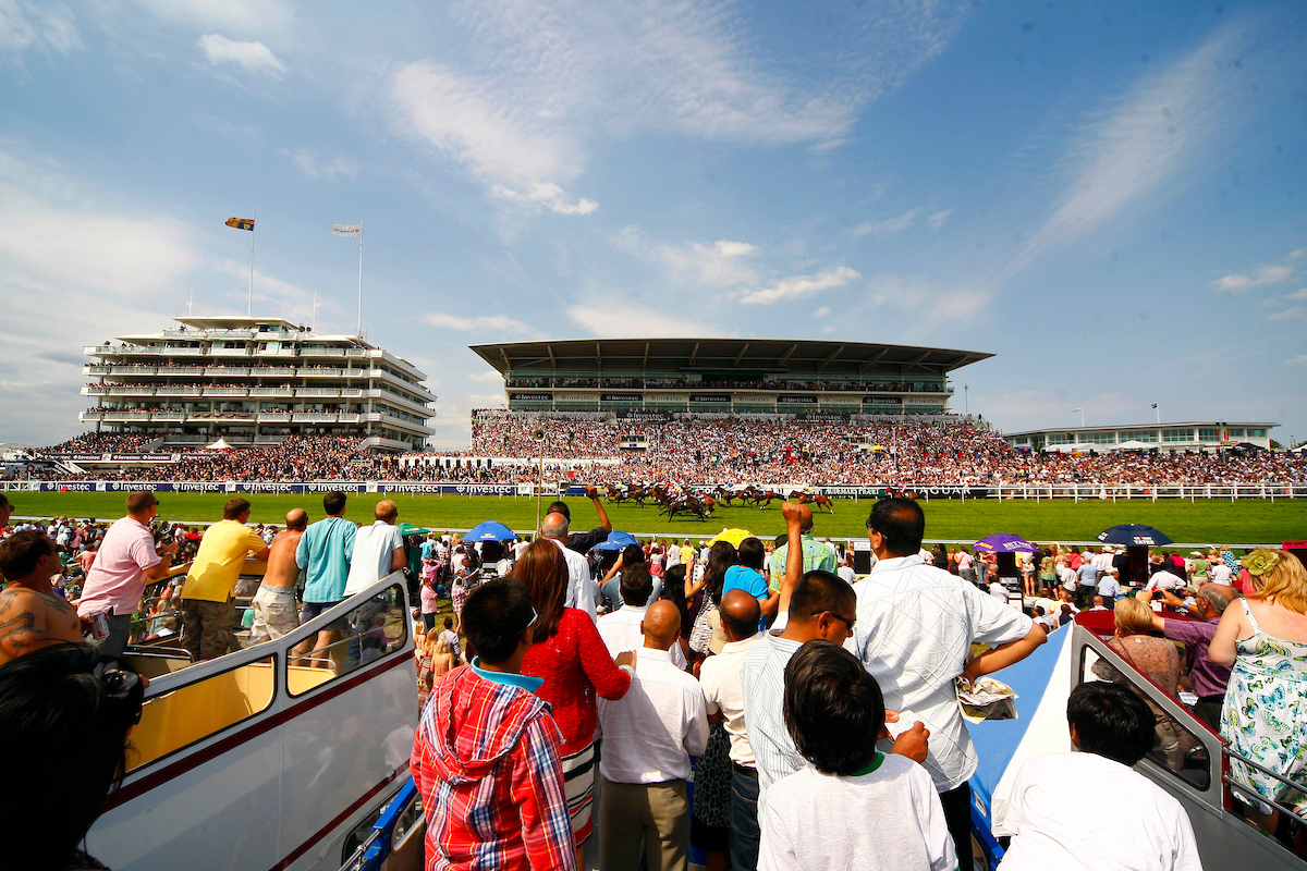 the-7-most-unique-racecourses-in-great-britain-great-british-racing