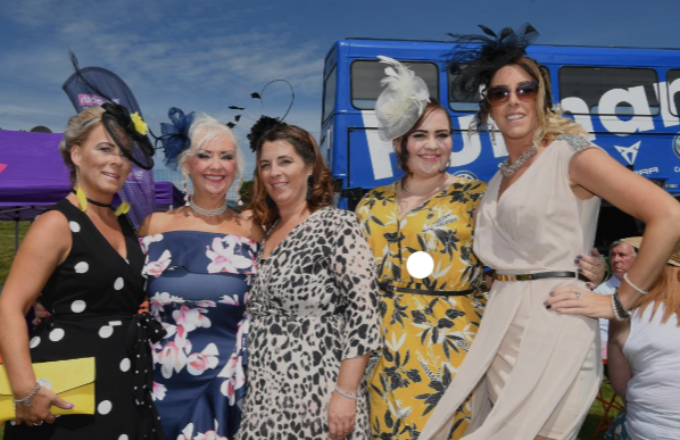 Ladies Days At The Races - Great British Racing